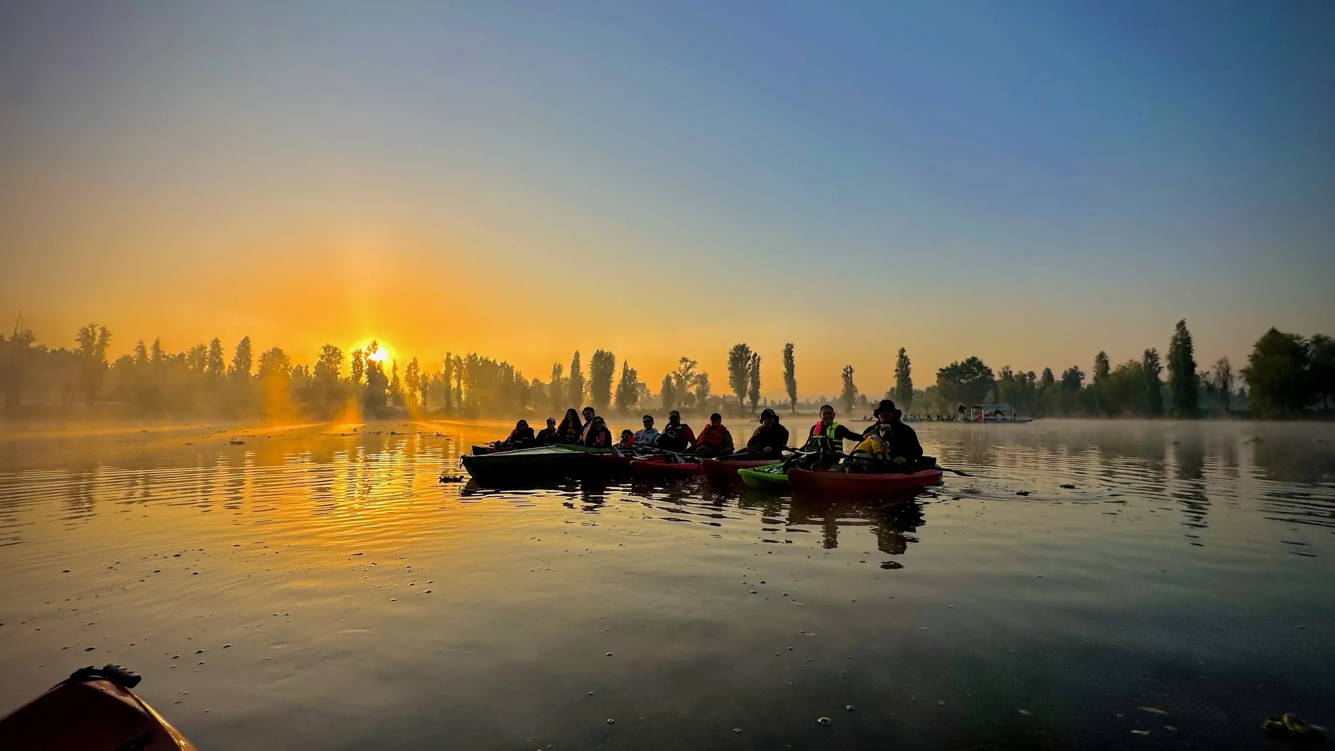 Amanecer en los canales de Xochimilco